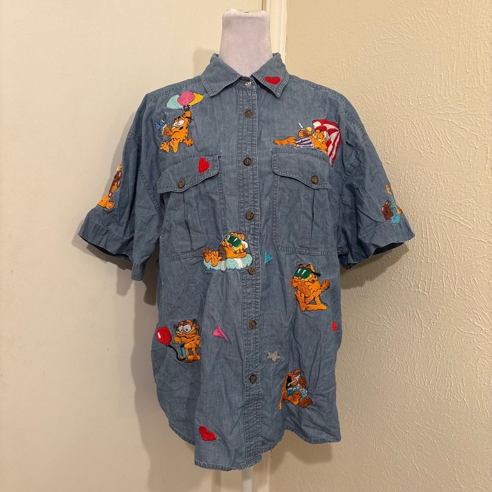Vintage Garfield the Cat Embroidered Chambray Denim Shirt Short Sleeve Womens L